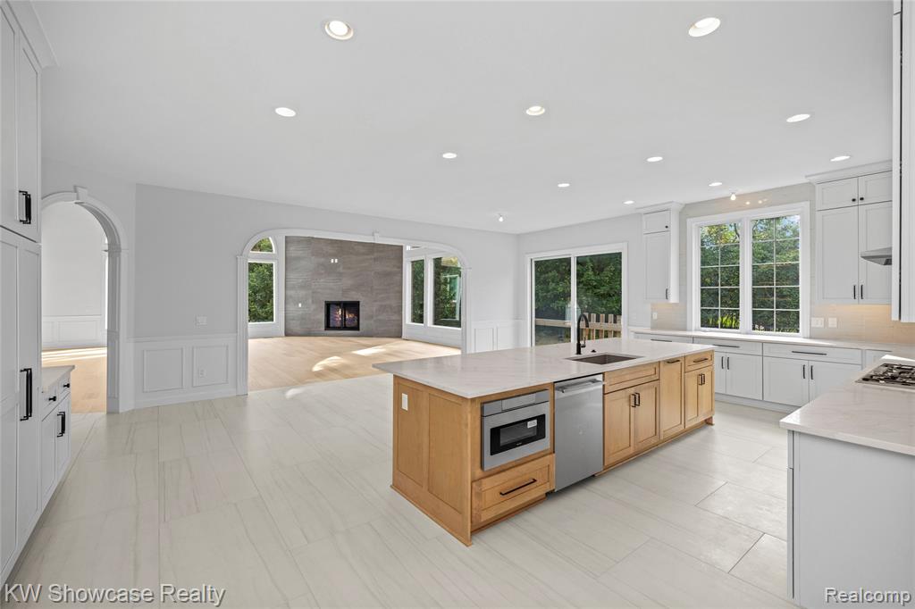 5512 Essex Court, West Bloomfield, MI — Photo 23
