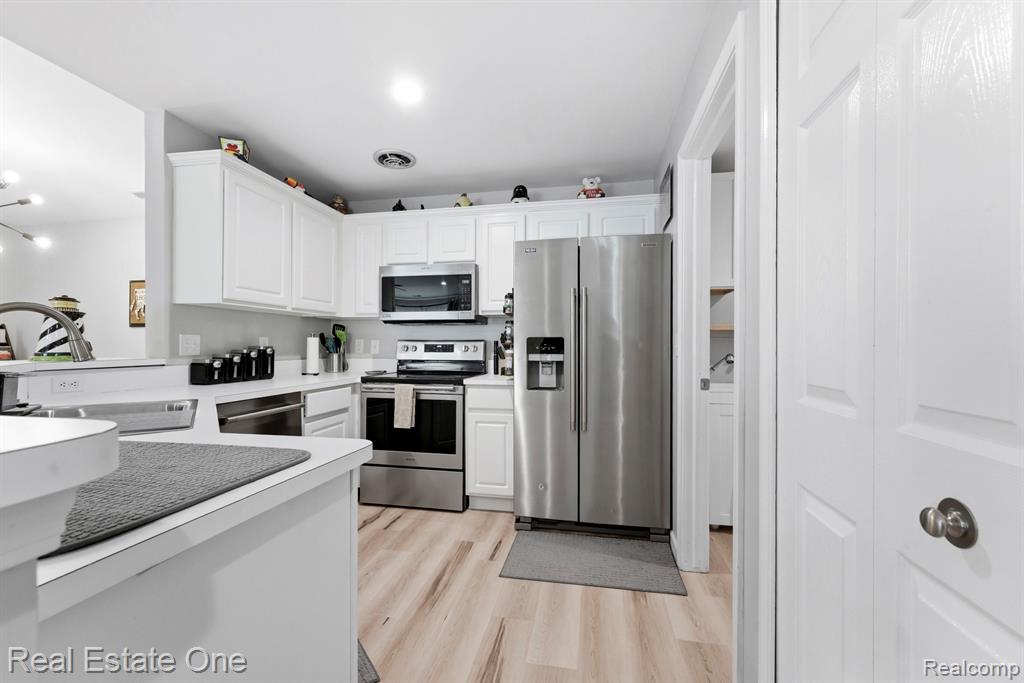 471 Mulberry Street, Wyandotte, MI 48192 — Photo 9