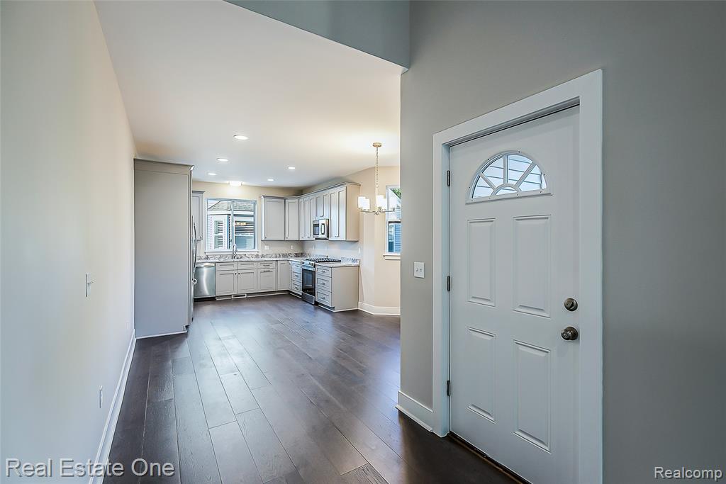 529 Indian Oaks Drive, Howell, MI 48843 — Photo 9