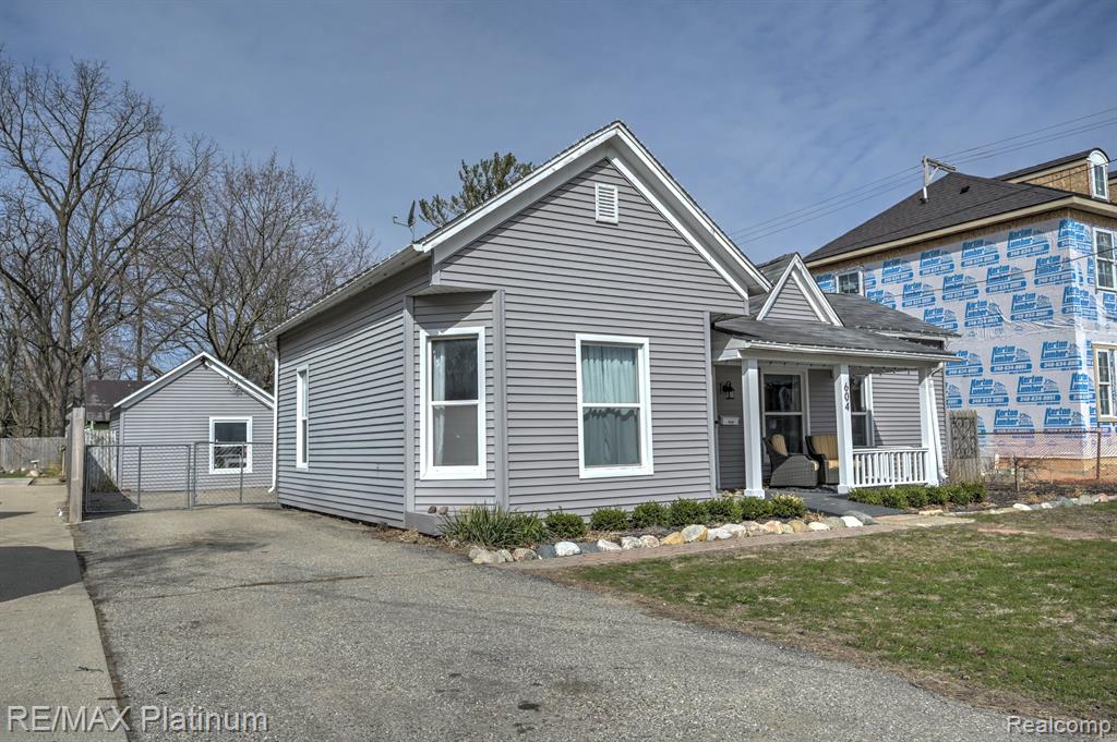 604 S LEROY Street, Fenton, MI 48430 — Photo 4