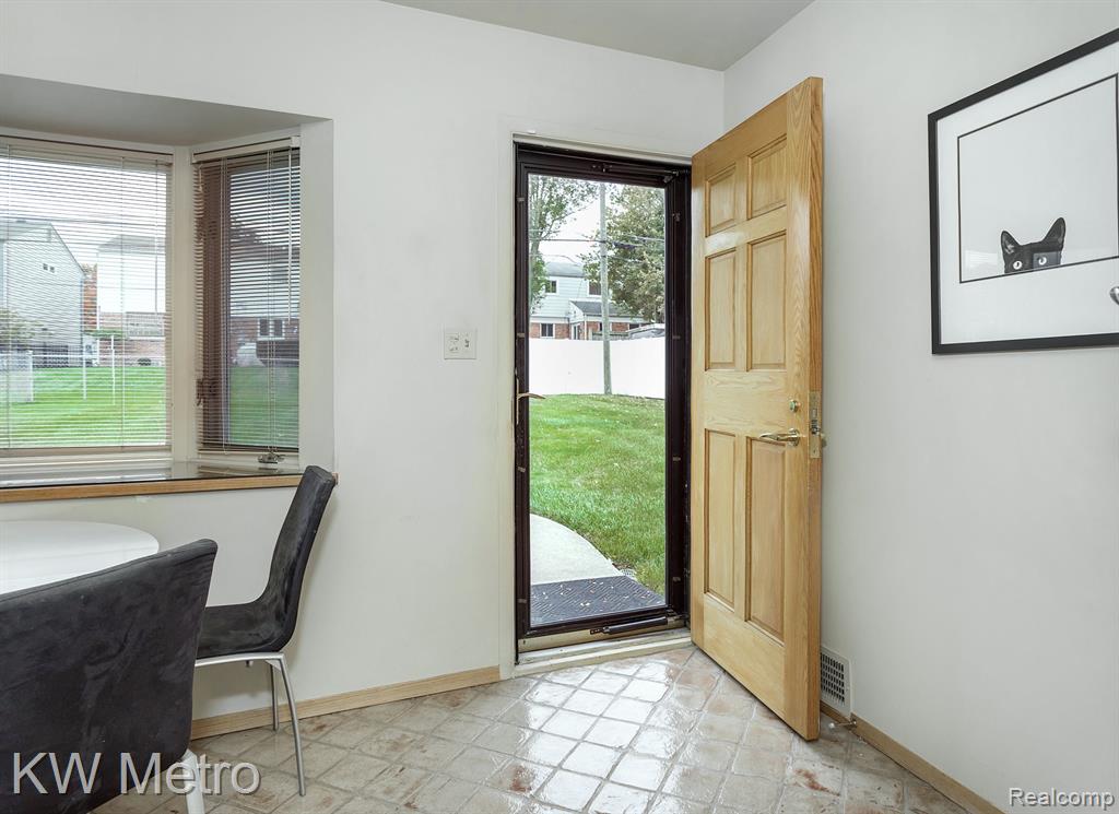 431 KINROSS Avenue, Clawson, MI — Photo 10