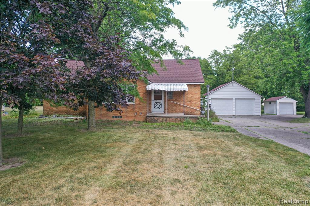 430 N Center Road, Saginaw, MI 48638 — front exterior