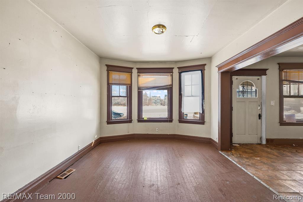 2187 HARDING Street, Detroit, MI 48214 — Photo 7