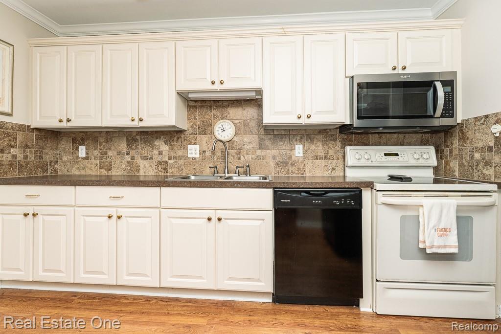61 Nesbit Lane, Rochester Hills, MI 48309 — Photo 12