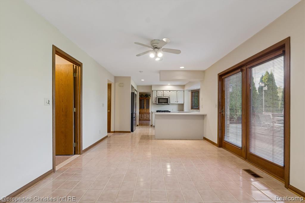 48818 Pebble Lane, Novi, MI — Photo 15
