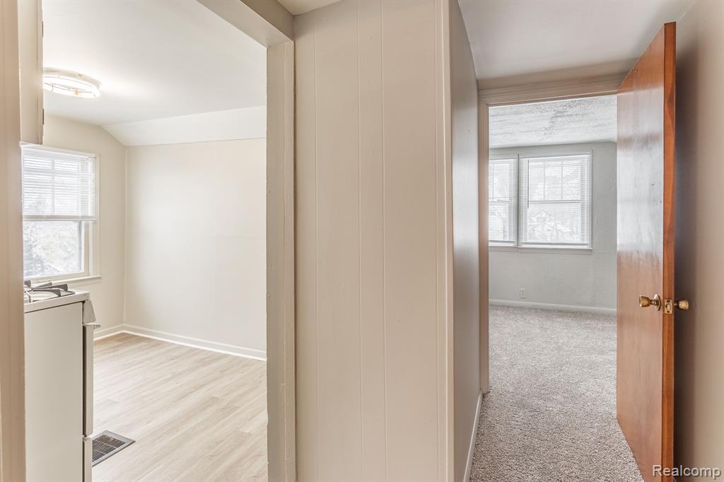 46 SMITH Court, Lake Orion, MI 48362 — Photo 32