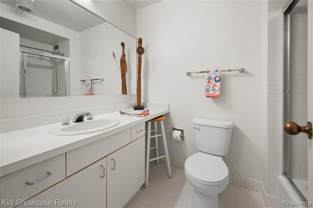 5000 Town Center Center, 703, Southfield, MI 48075 — Photo 24