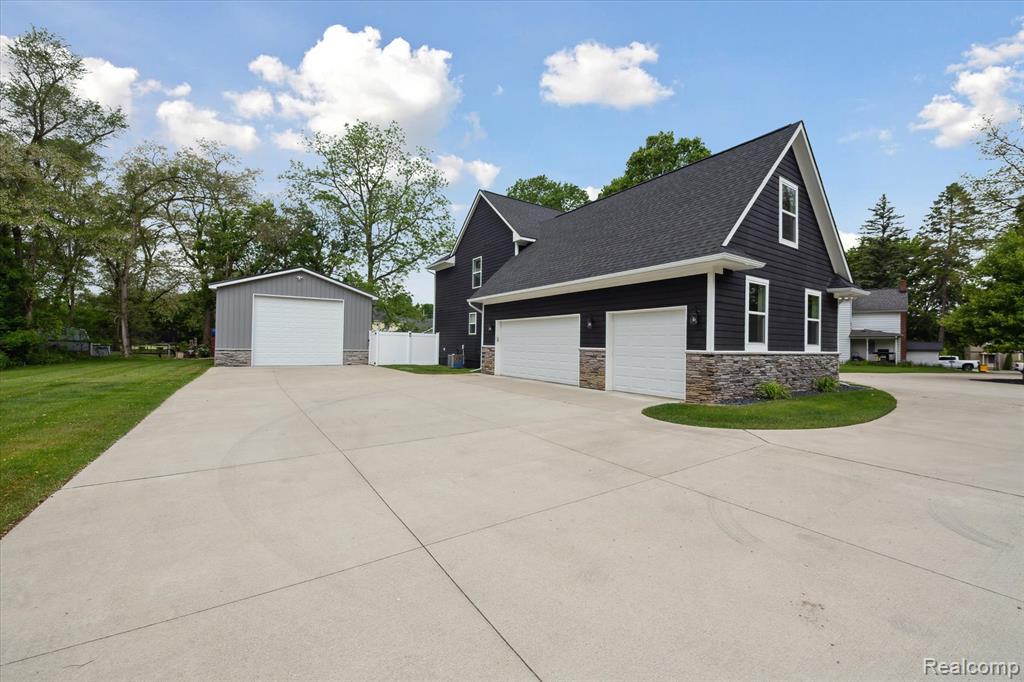 595 BRIGHTON LAKE RD, Brighton, MI 48116 — Photo 4