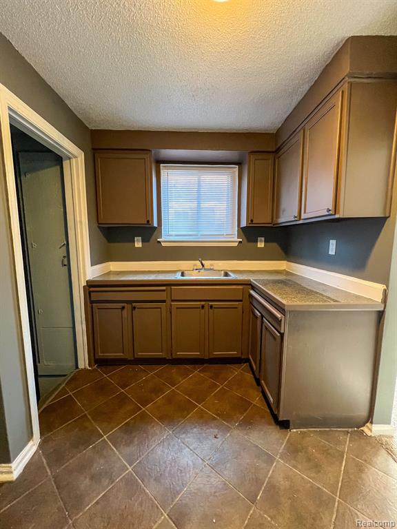5566 LAKEVIEW Street, Detroit, MI 48213 — Photo 9