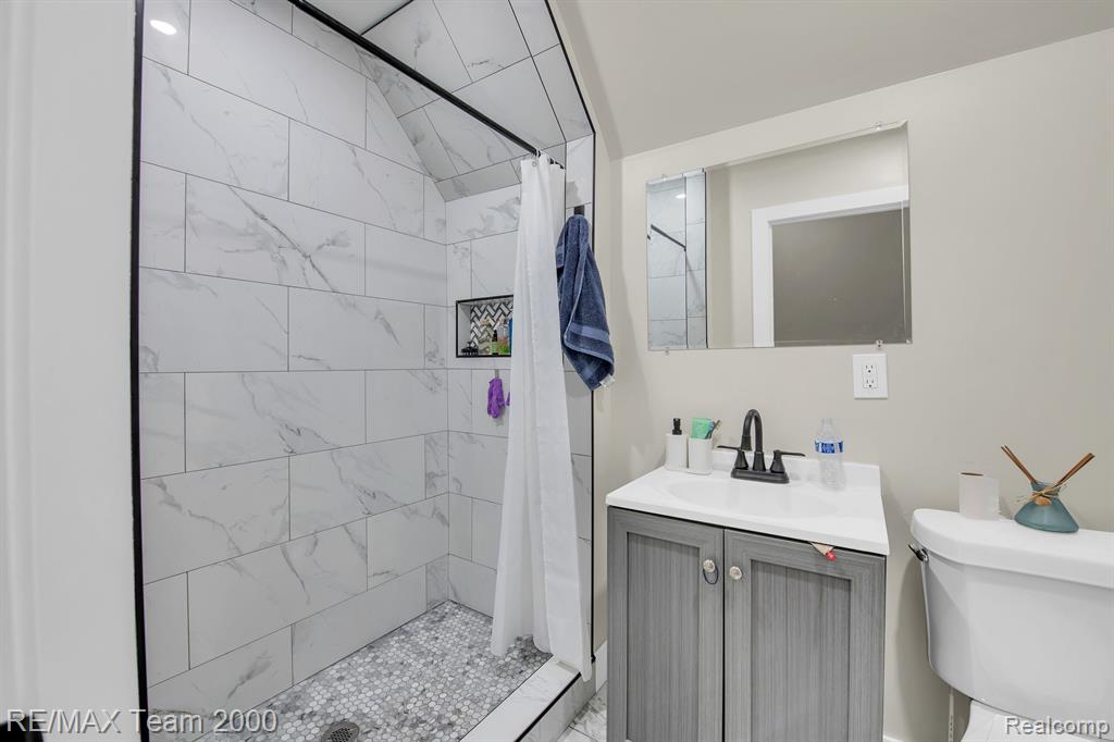 616 ENGLEWOOD Street, Detroit, MI 48202 — Photo 34