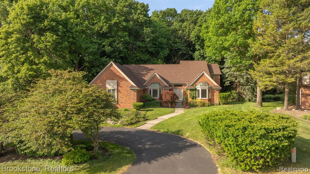 4237 WOODLANDS Lane, Orchard Lake Village, MI 48323 — Photo 47