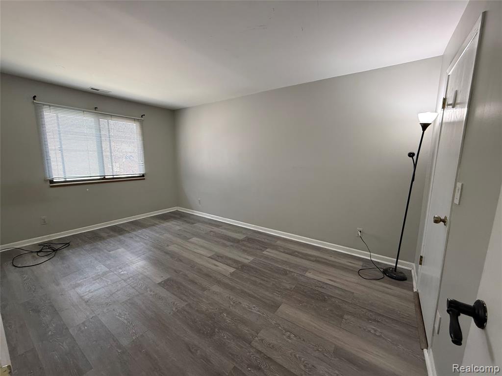 7624 Manor Circle, Westland, MI — Photo 14