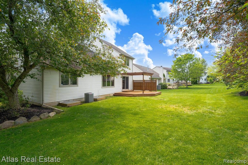 344 WOODLAND Drive, Saline, MI 48176 — Photo 3
