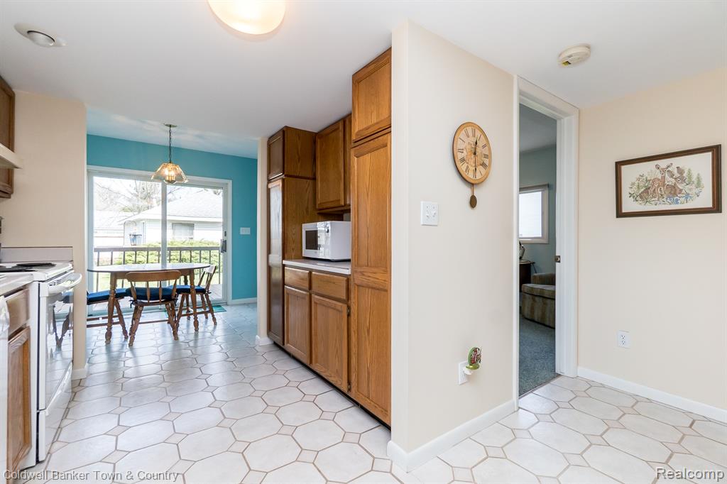 11702 TODDS Lane, Whitmore Lake, MI 48189 — Photo 13