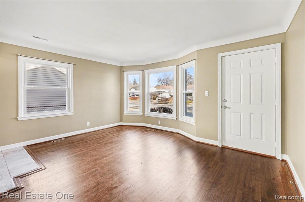 421 W Kalama Avenue, Madison Heights, MI 48071 — Photo 11