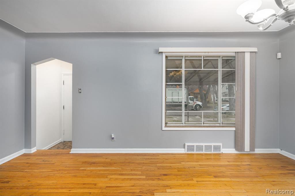 6585 Dolphin Street, Dearborn Heights, MI 48127 — Photo 5
