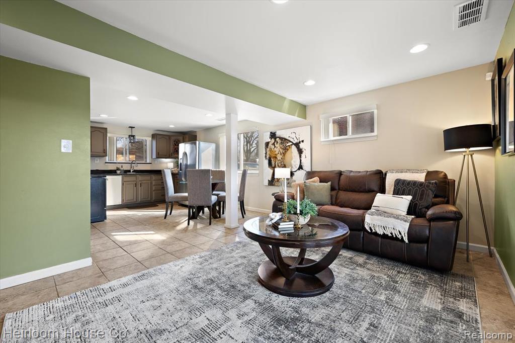 8915 Sioux, Redford, MI 48239 — Photo 9