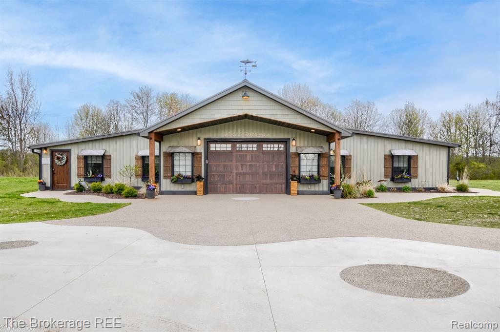 6179 W CARPENTER Road, Flushing, MI 48433 — Photo 2