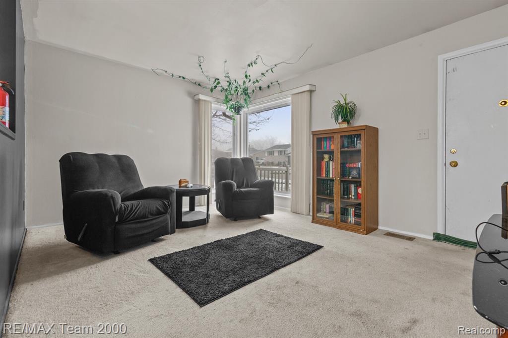 31629 Sweetbriar, Rockwood, MI — Photo 5