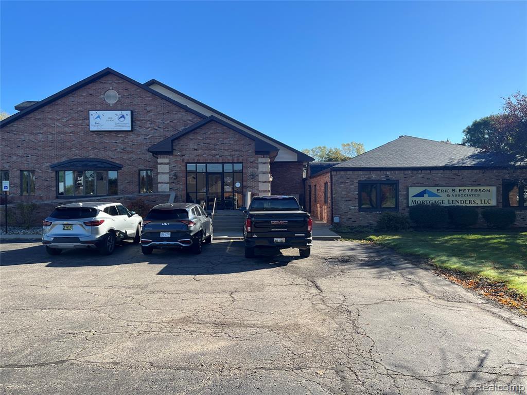 8469 S Saginaw Street, Grand Blanc, MI 48439
