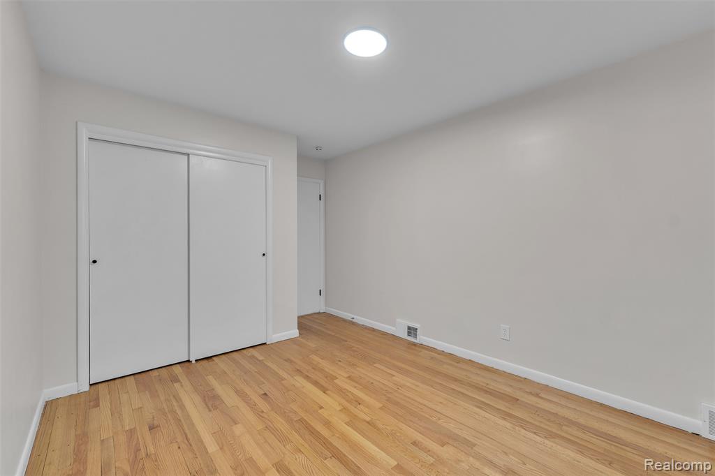 28720 Eldorado Pl, Lathrup Village, MI 48076 — Photo 31