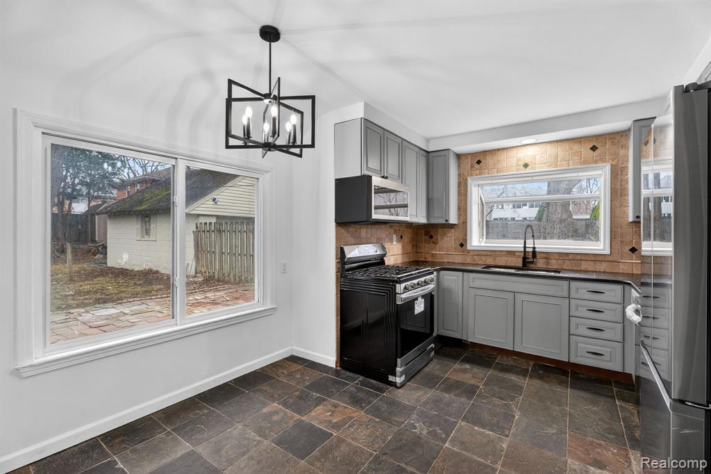 428 Girard Avenue, Royal Oak, MI 48073 — Photo 13
