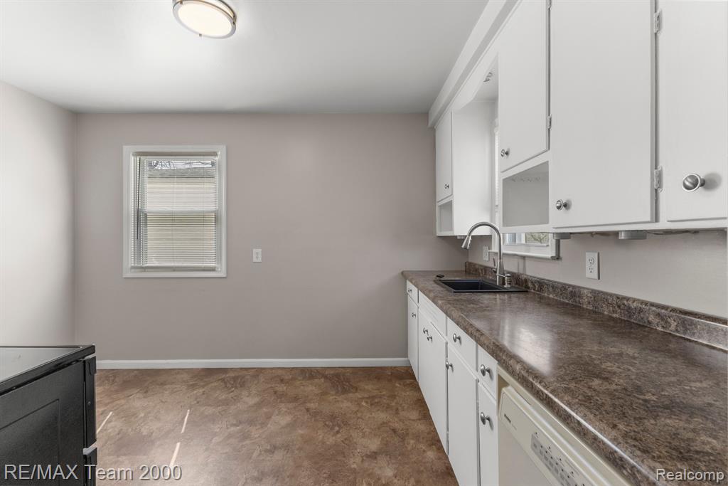 4540 FLEMING Street, Dearborn Heights, MI 48125 — Photo 13