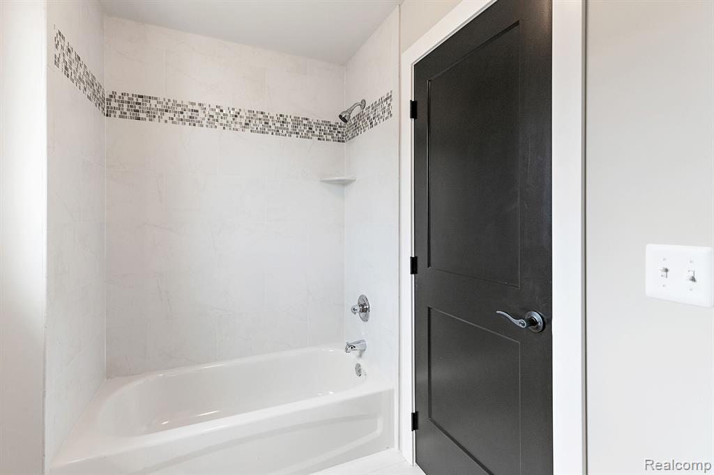 45190 TWIN RIVER Drive, Macomb, MI 48044 — Photo 47