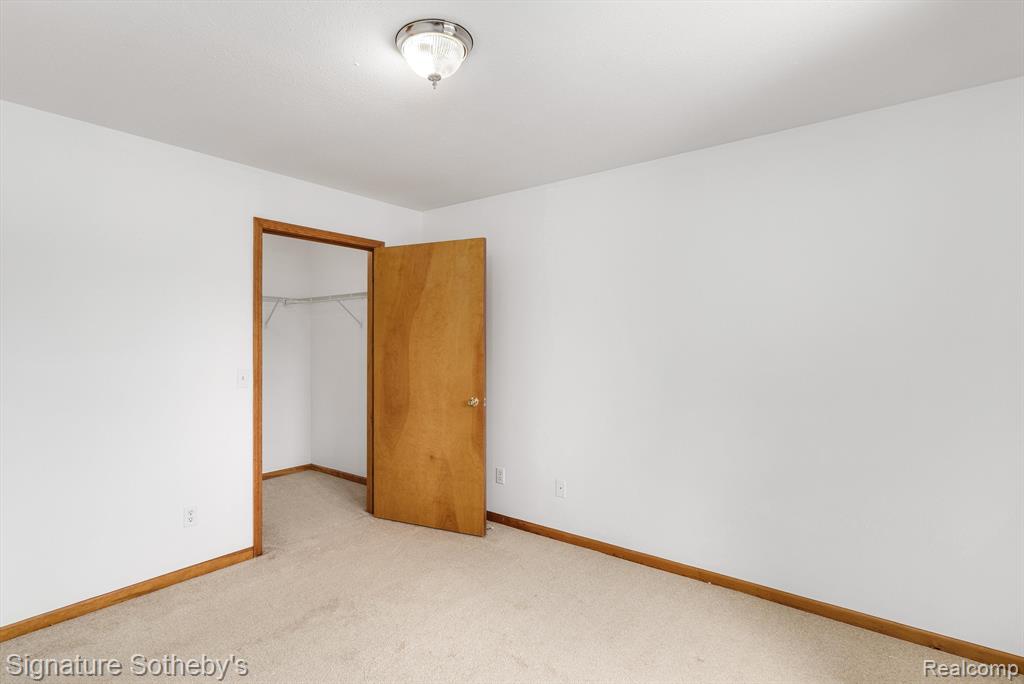 359 MARIGOLD Circle, Westland, MI — Photo 12