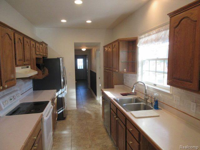 110 N 1ST Street, Holly, MI 48442 — Photo 10