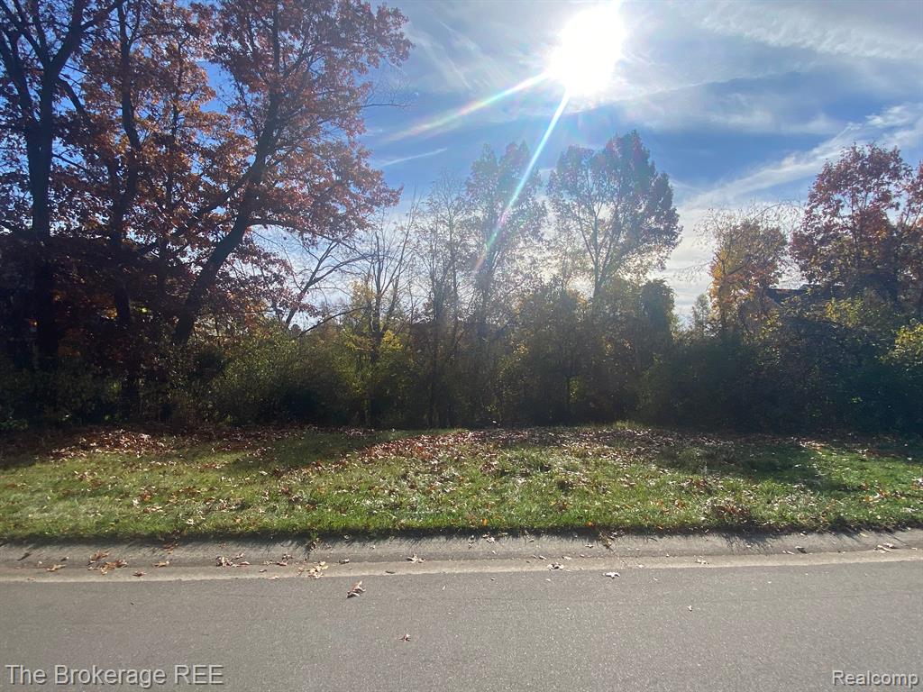 9035 HURON BLUFFS Drive, White Lake, MI