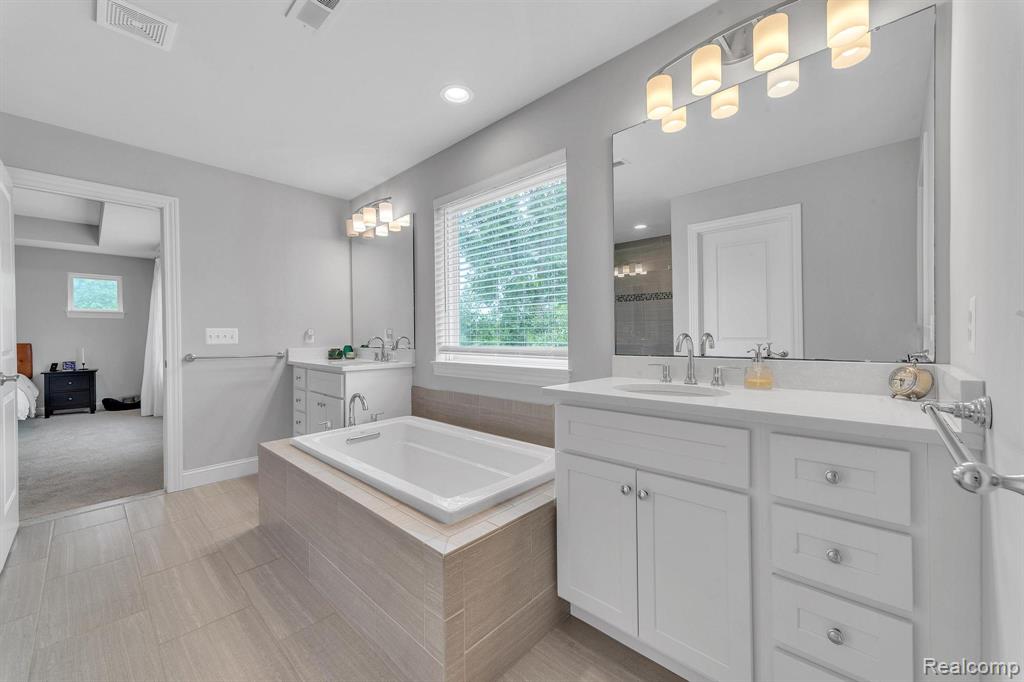 9857 Dartmouth Road, Clarkston, MI 48348 — Photo 44