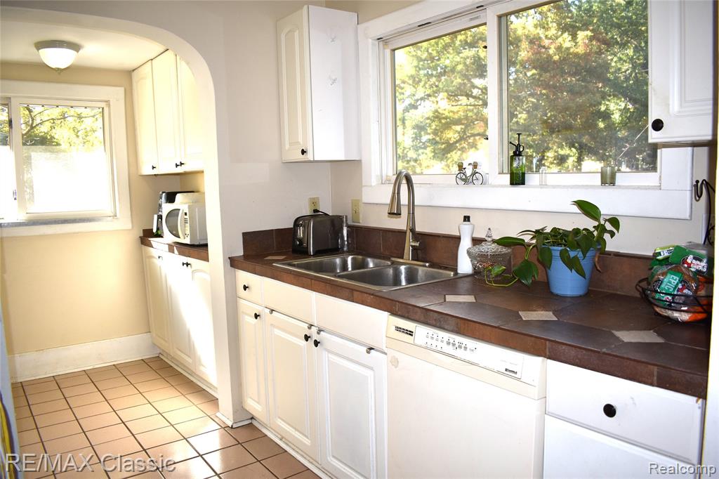 135 Park Avenue, Holly, MI 48442 — Photo 13