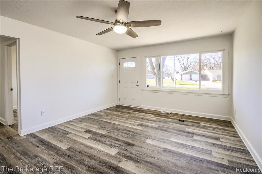 4912 SUNDALE Drive, Clarkston, MI — Photo 12