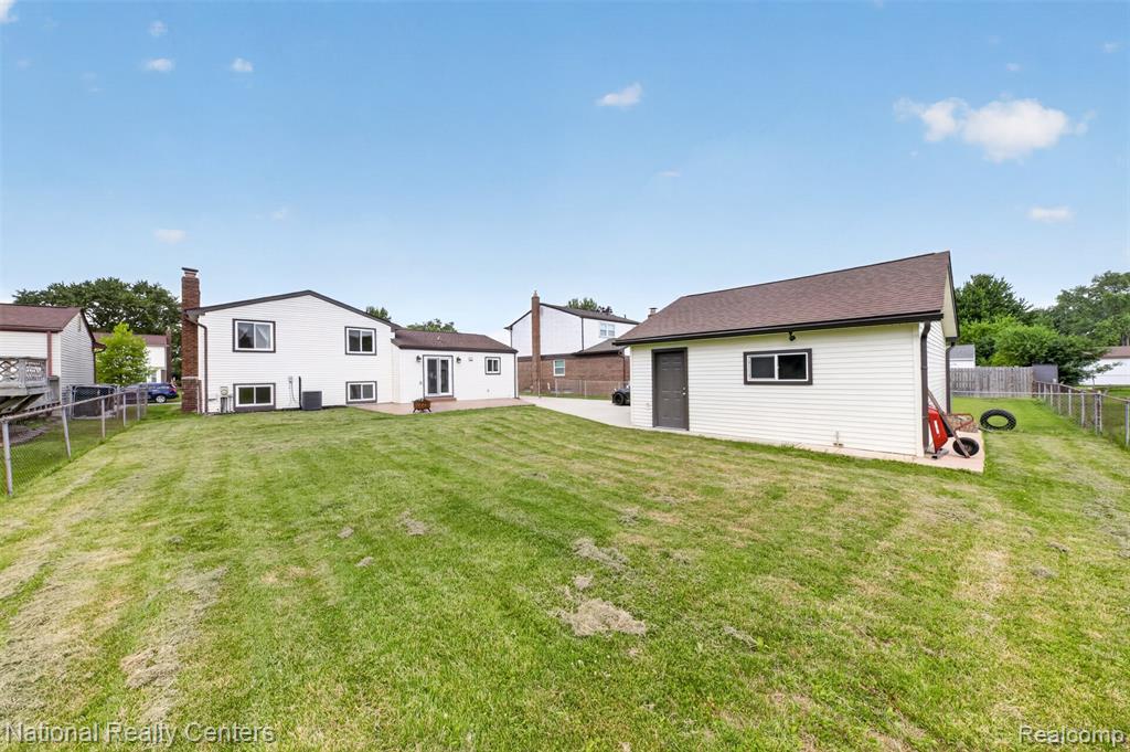 40014 Eagle Drive, Sterling Heights, MI 48310 — Photo 9