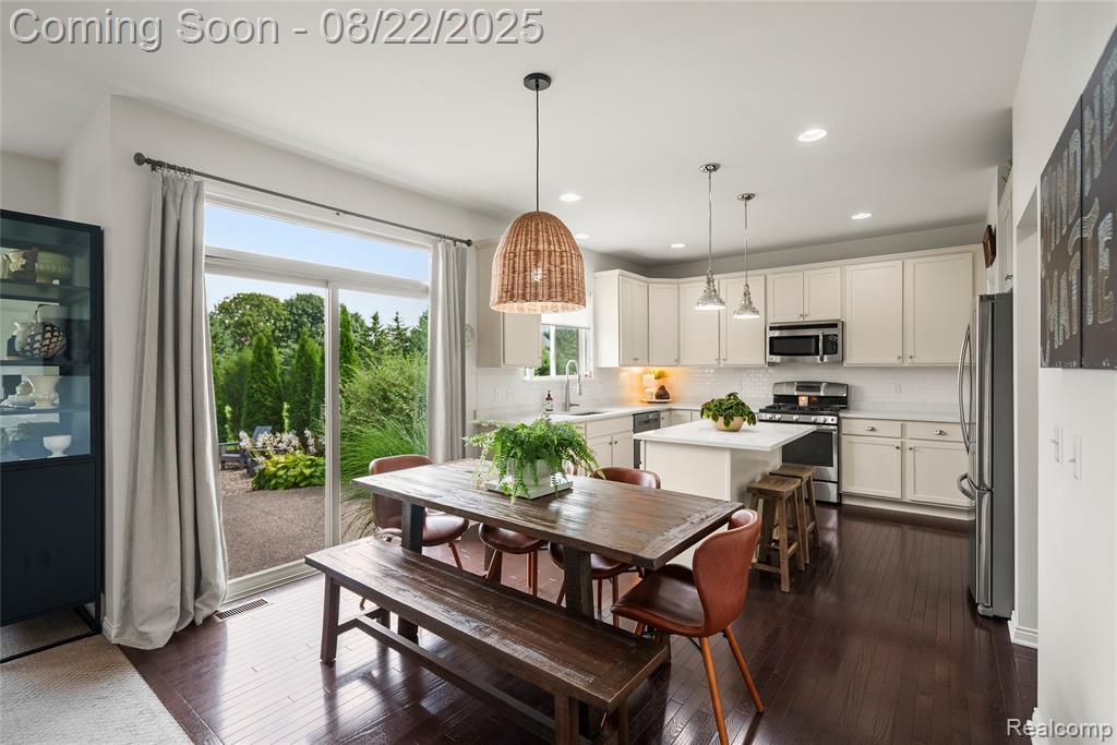 637 Edinburgh Circle, Highland, MI — Photo 12