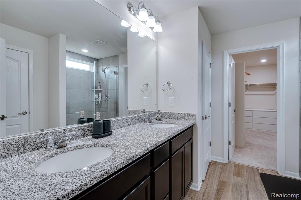 4568 Paradise Parkway, Milford, MI 48381 — Photo 32
