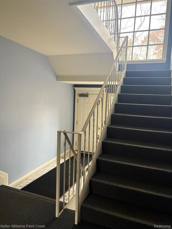 433 Fox Hills Drive S, 5, Bloomfield Hills, MI 48304 — Photo 17