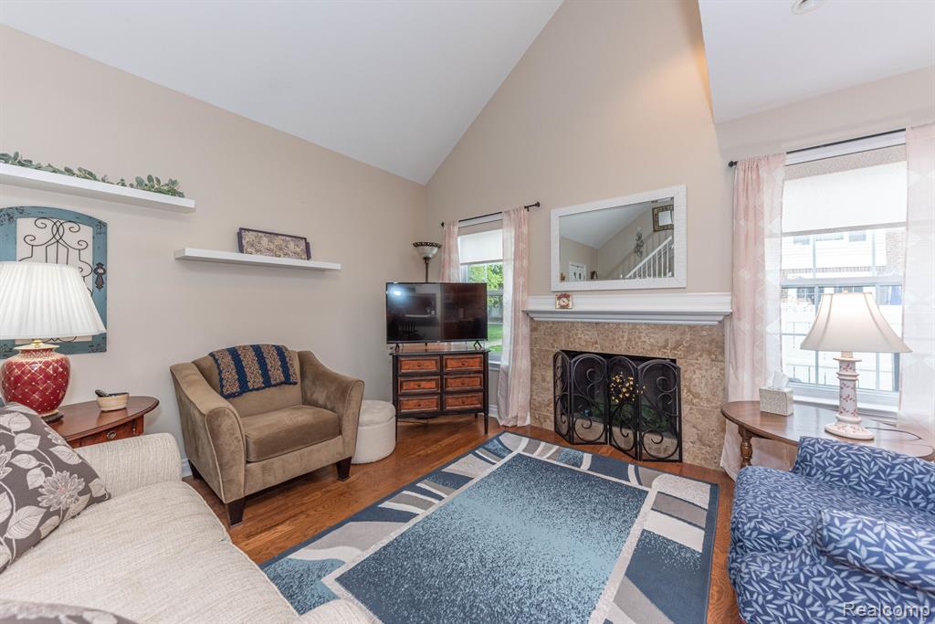 21118 E GLEN HAVEN Circle, Northville, MI 48167 — Photo 4