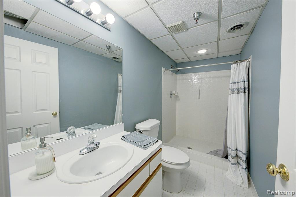 9329 EASTWIND Drive, Livonia, MI 48150 — Photo 42