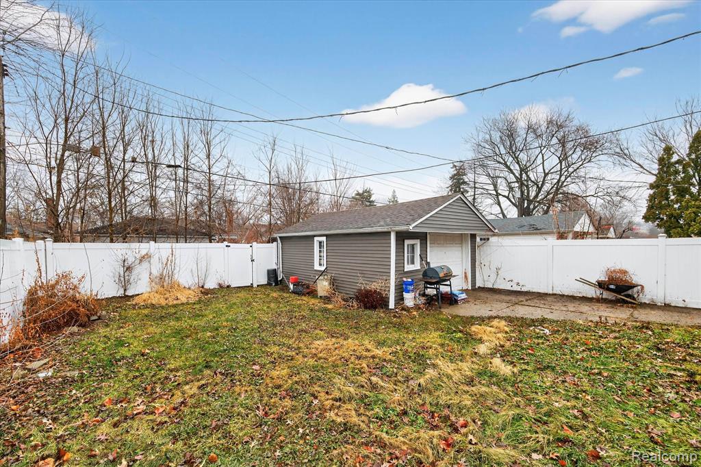 21211 Newcastle Road, Harper Woods, MI 48225 — Photo 38