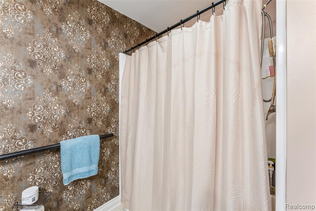 7039 Rosewood Drive, Flushing, MI 48433 — Photo 20