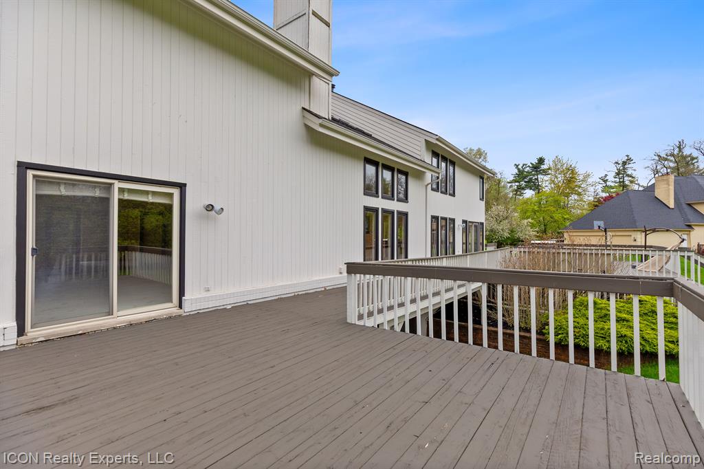 5215 DEER RUN Circle, Orchard Lake Village, MI 48323 — Photo 62