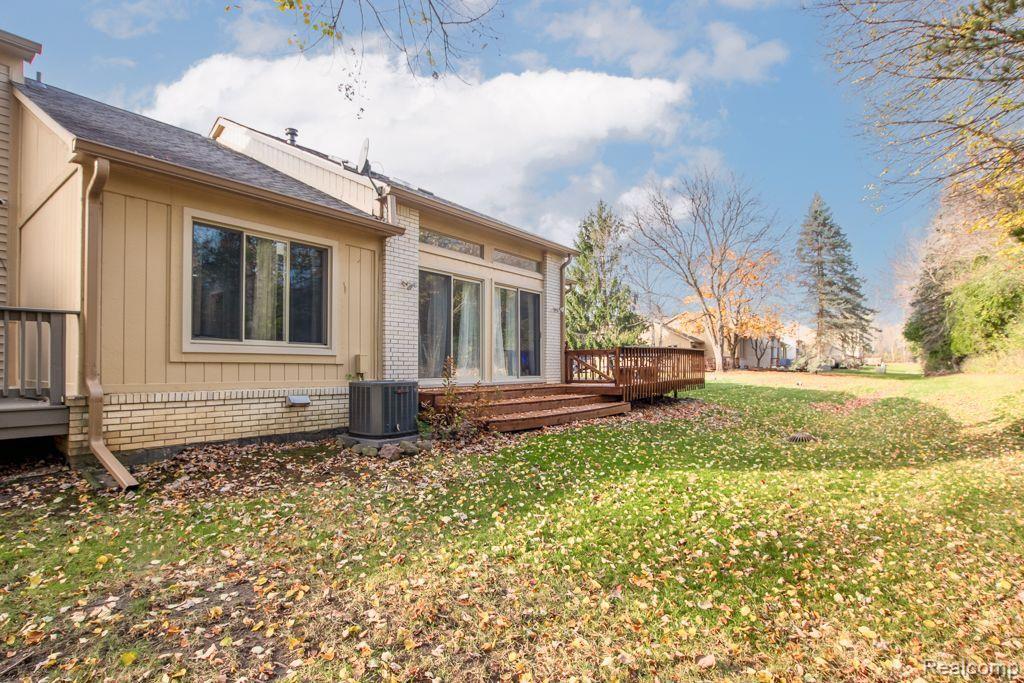 7403 SHERWOOD CREEK, West Bloomfield, MI — Photo 28
