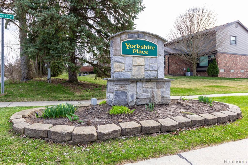 45515 EMERALD FOREST Drive, Novi, MI — Photo 3