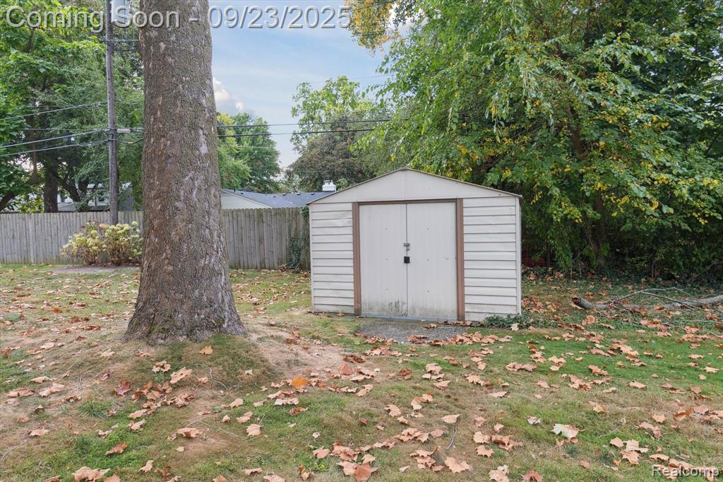 18797 Wiltshire Boulevard, Lathrup Village, MI 48076 — Photo 8