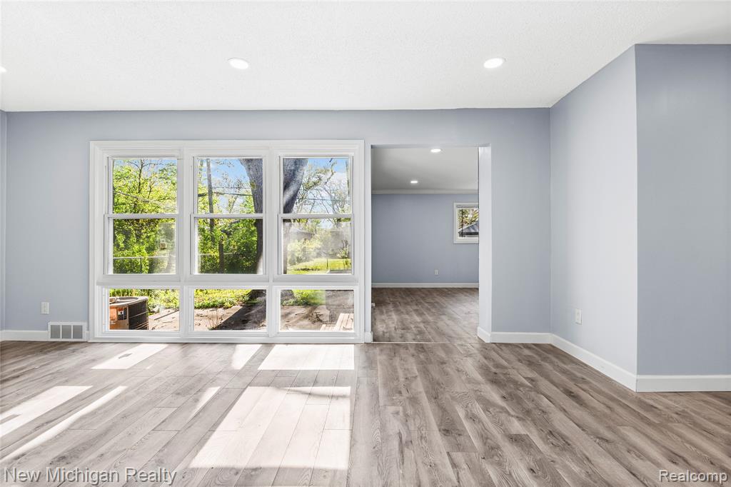 21901 Harding Street, Oak Park, MI 48237 — Photo 7