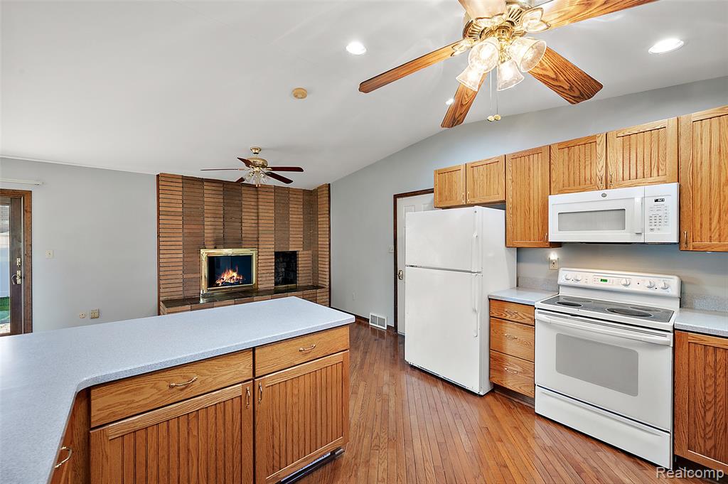 15 Pleasant Lake Drive, Waterford, MI 48327 — Photo 22
