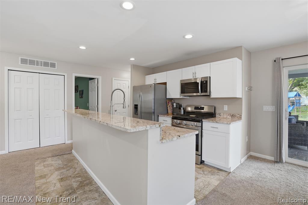 6070 Hackett, Waterford, MI 48327 — Photo 11
