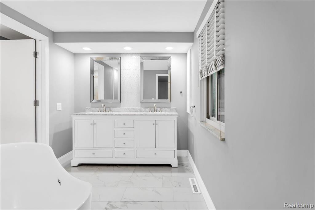 6016 Plantation Drive, Grand Blanc, MI 48439 — Photo 42